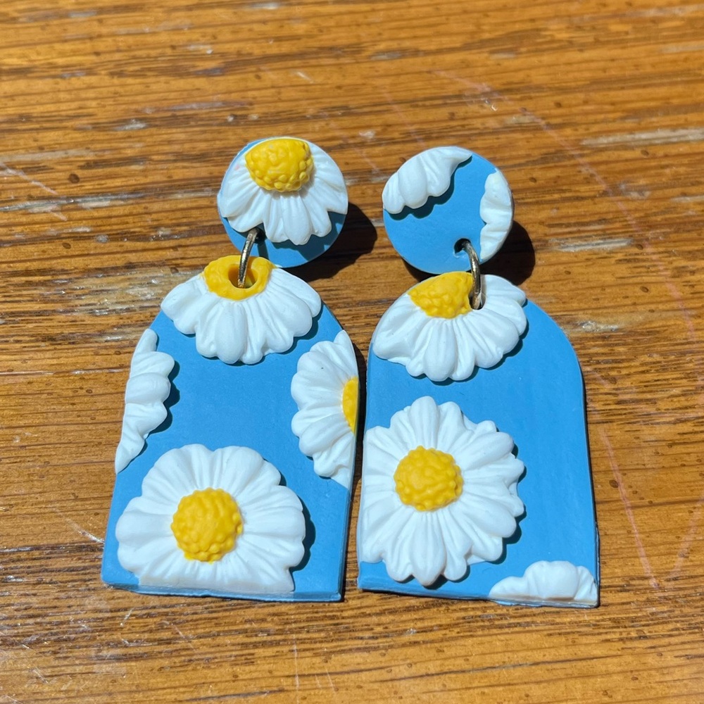 Clay daisy earrings